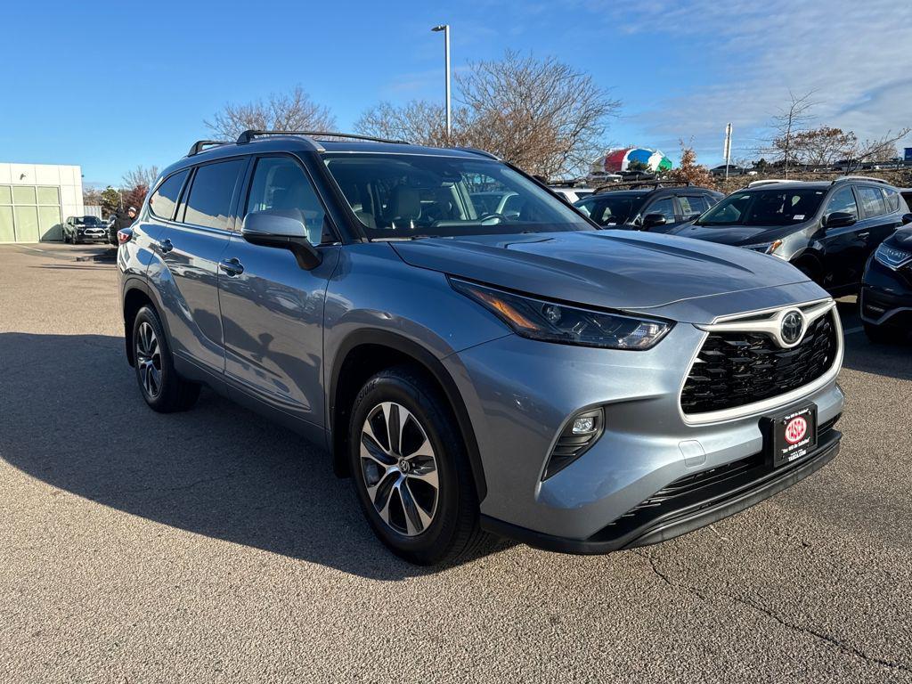 used 2022 Toyota Highlander car, priced at $36,998