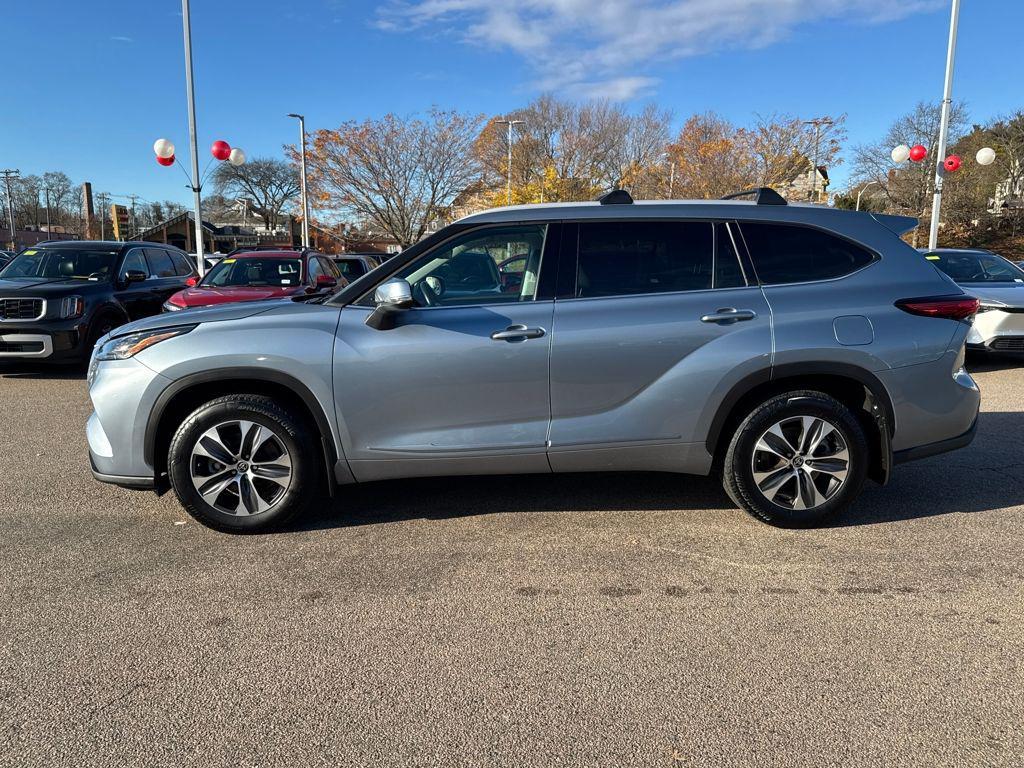 used 2022 Toyota Highlander car, priced at $36,998