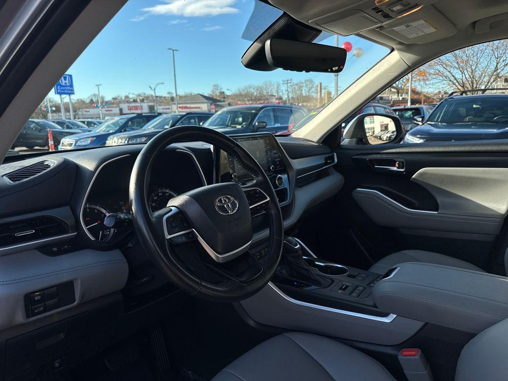 used 2022 Toyota Highlander car, priced at $36,998