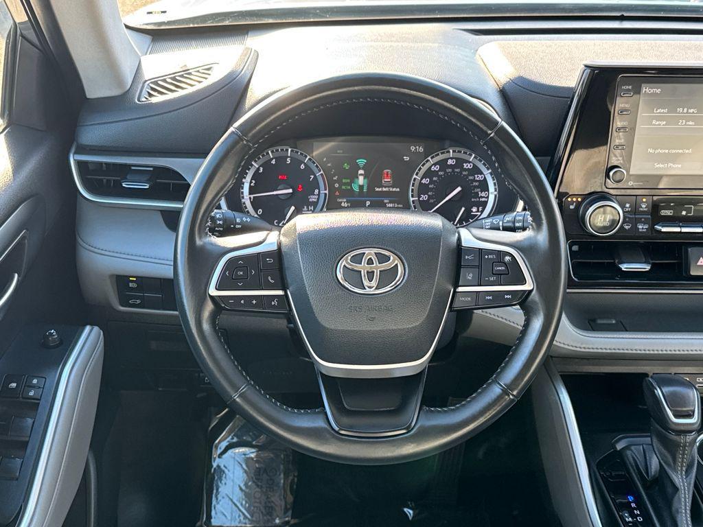used 2022 Toyota Highlander car, priced at $36,998