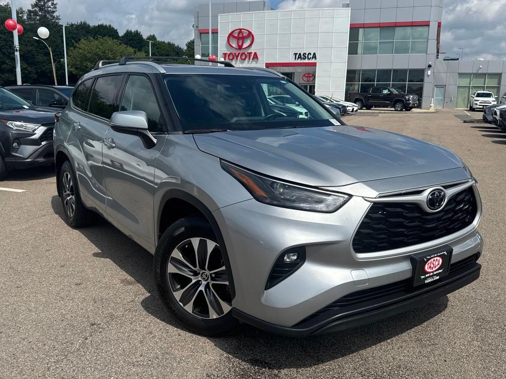 used 2022 Toyota Highlander car, priced at $36,146