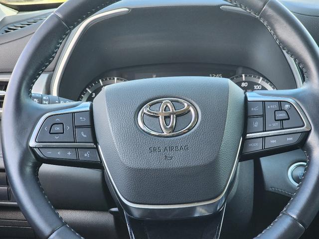 used 2021 Toyota Highlander car, priced at $33,714