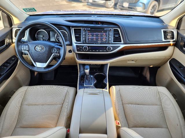 used 2018 Toyota Highlander car, priced at $27,894