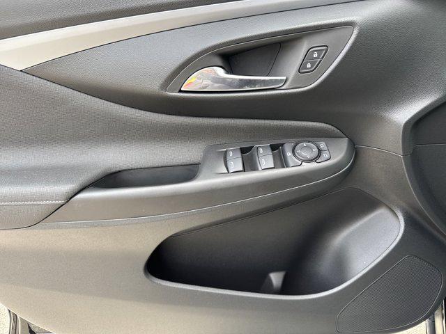 new 2025 Buick Envista car, priced at $23,685