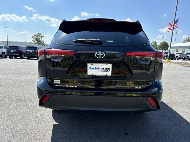 used 2022 Toyota Highlander car, priced at $33,219