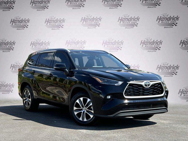 used 2022 Toyota Highlander car, priced at $33,219