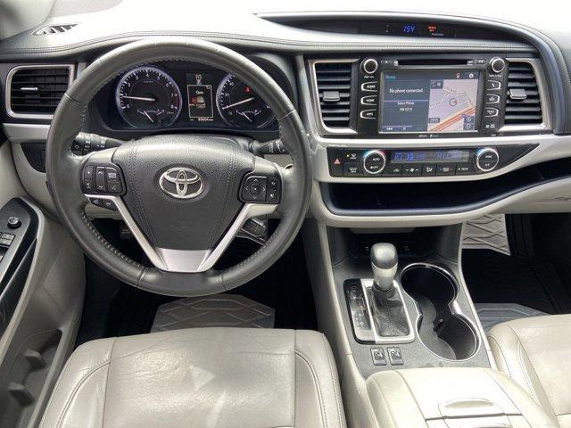 used 2015 Toyota Highlander car, priced at $21,647