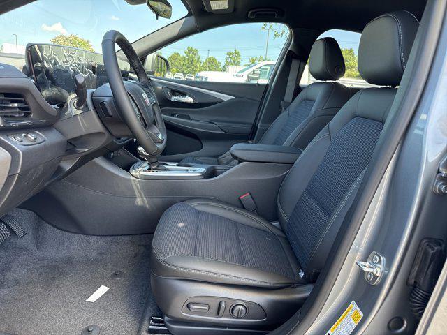 new 2025 Buick Envista car, priced at $23,685