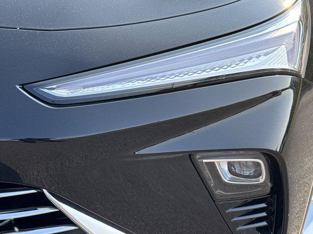new 2025 Buick Envista car, priced at $27,875