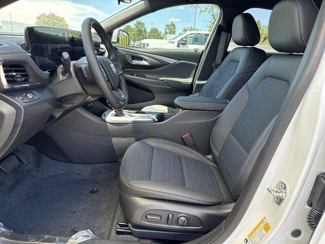 new 2025 Buick Envista car, priced at $23,190