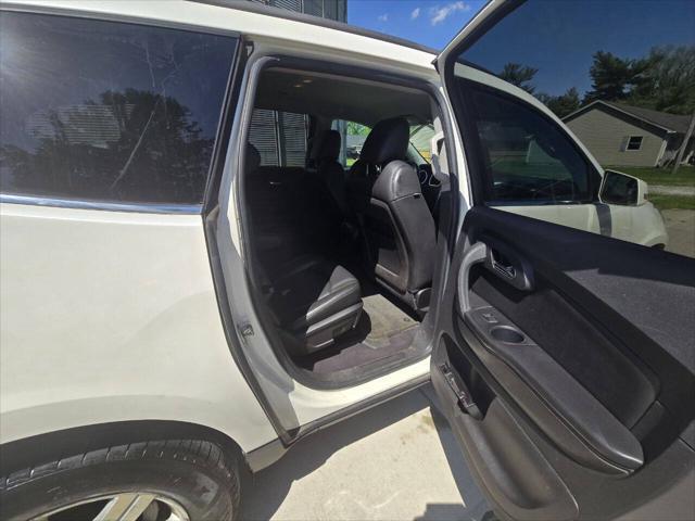 used 2011 Chevrolet Traverse car, priced at $4,995