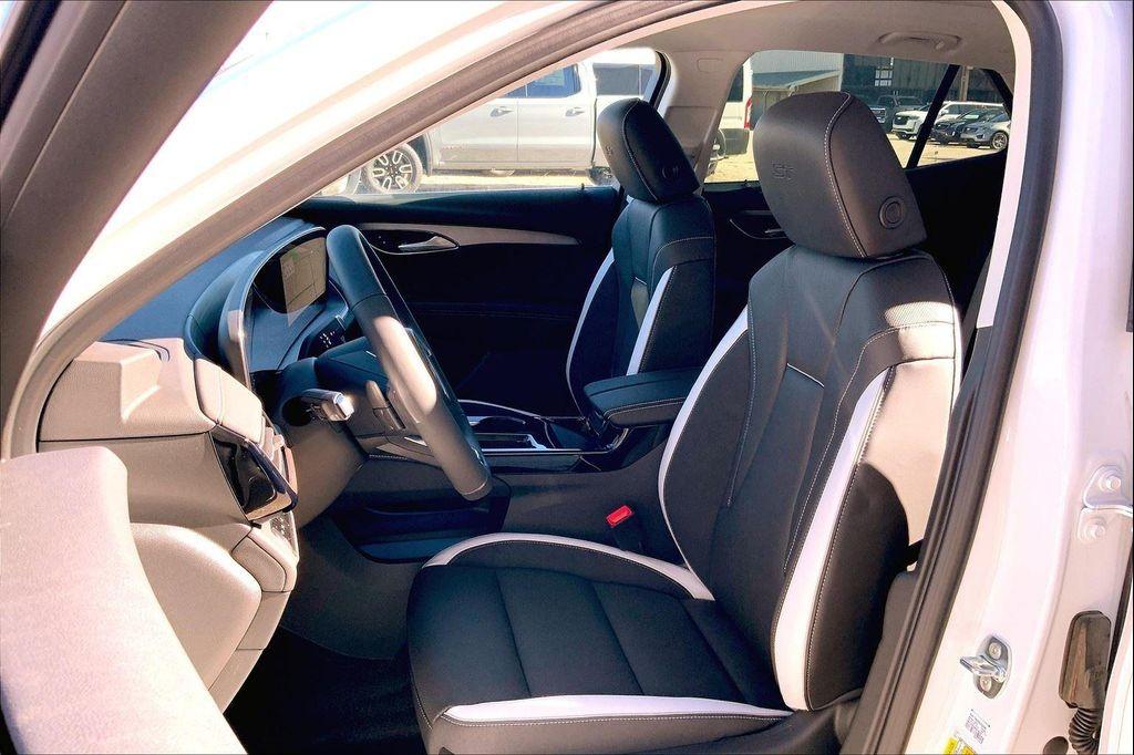 new 2025 Buick Envision car, priced at $39,235