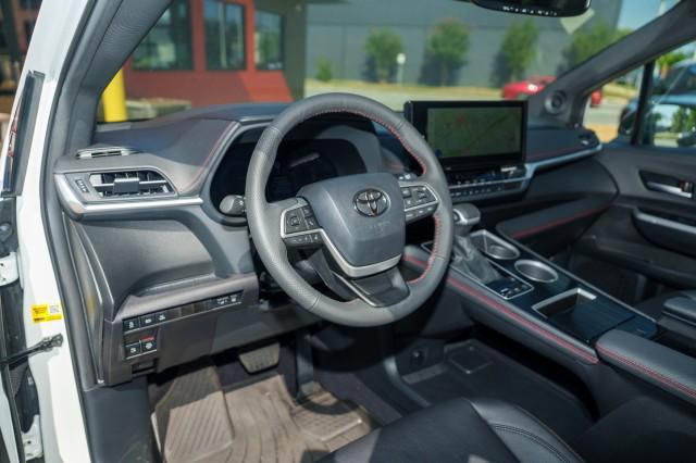 used 2025 Toyota Sienna car