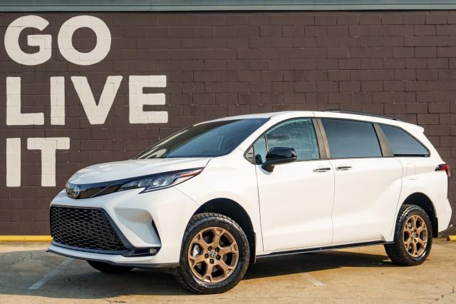 used 2025 Toyota Sienna car