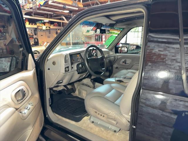 used 1995 GMC Yukon car, priced at $19,996