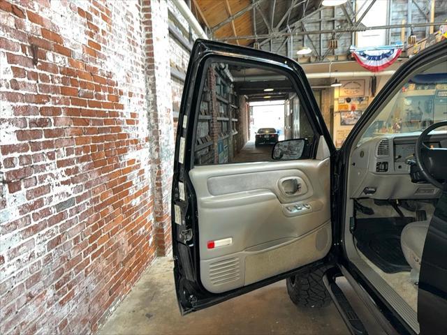 used 1995 GMC Yukon car, priced at $19,996