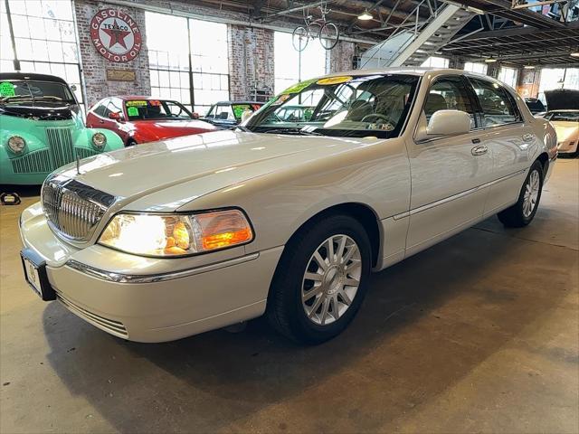 used 2007 Lincoln Town Car car, priced at $16,996