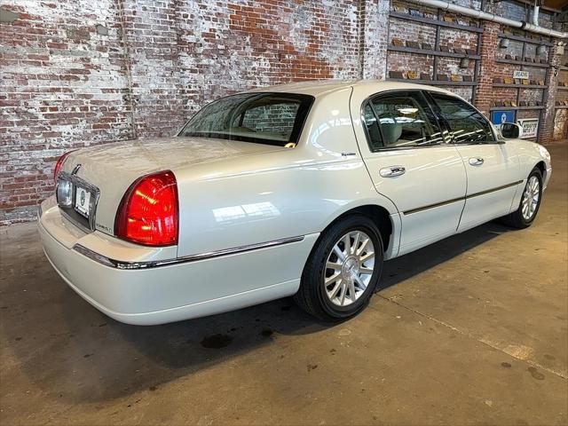 used 2007 Lincoln Town Car car, priced at $16,996