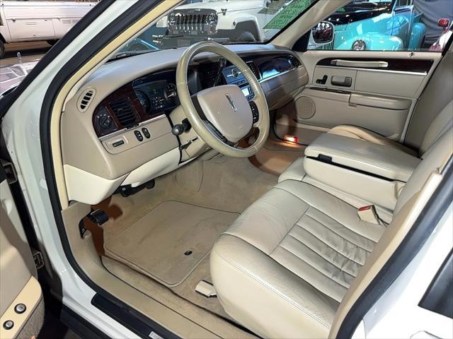 used 2007 Lincoln Town Car car, priced at $16,996