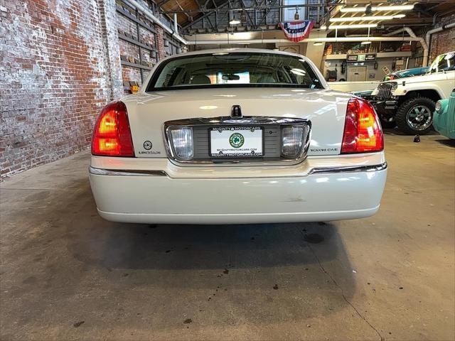 used 2007 Lincoln Town Car car, priced at $16,996