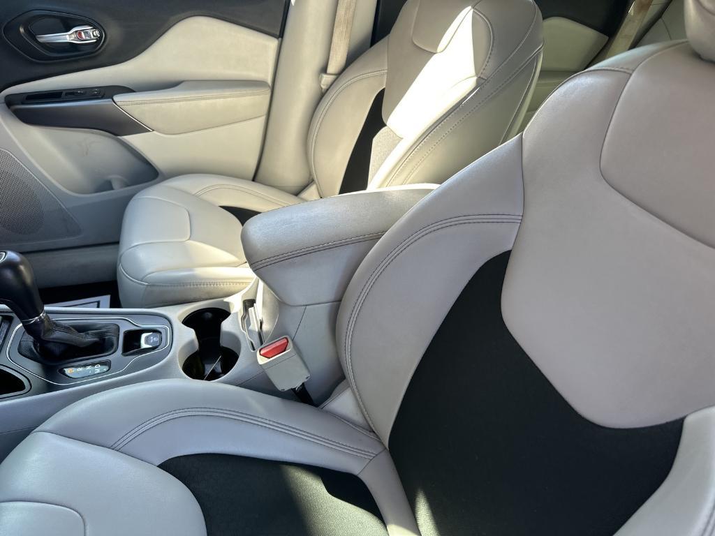 used 2020 Jeep Cherokee car, priced at $18,991