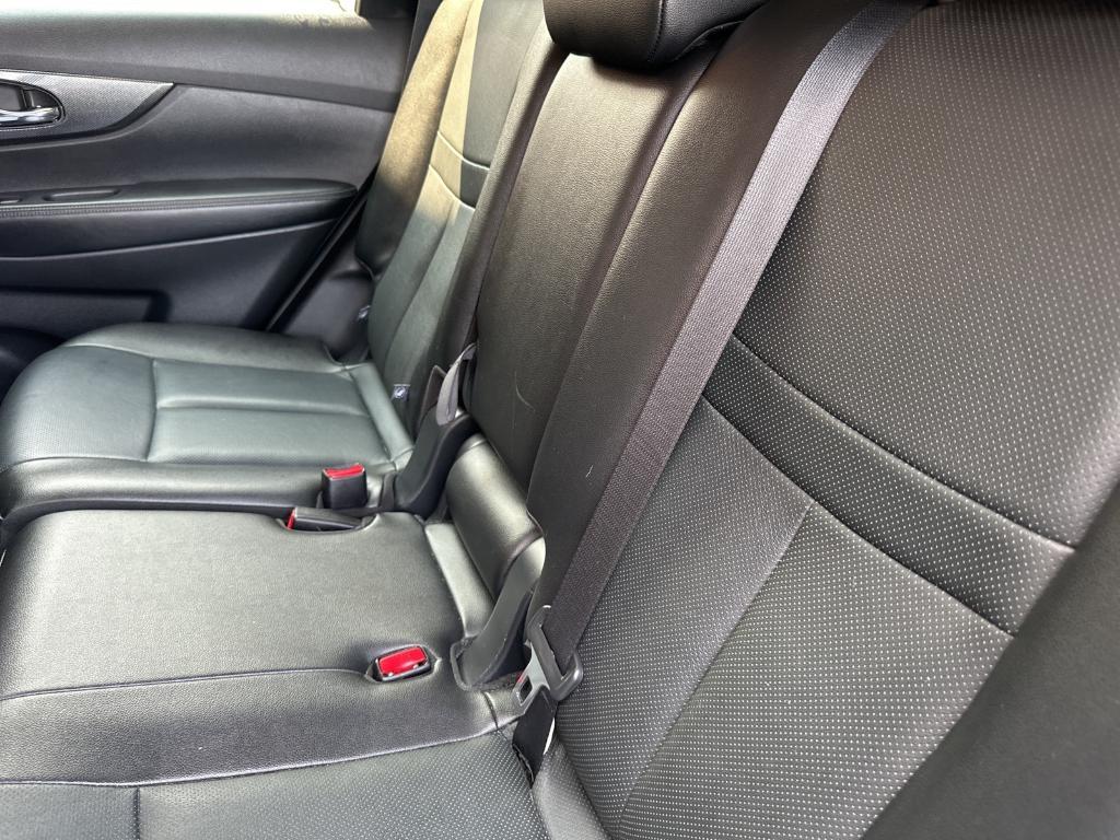 used 2016 Nissan Rogue car
