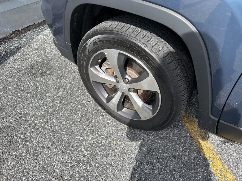used 2020 Jeep Cherokee car, priced at $17,979