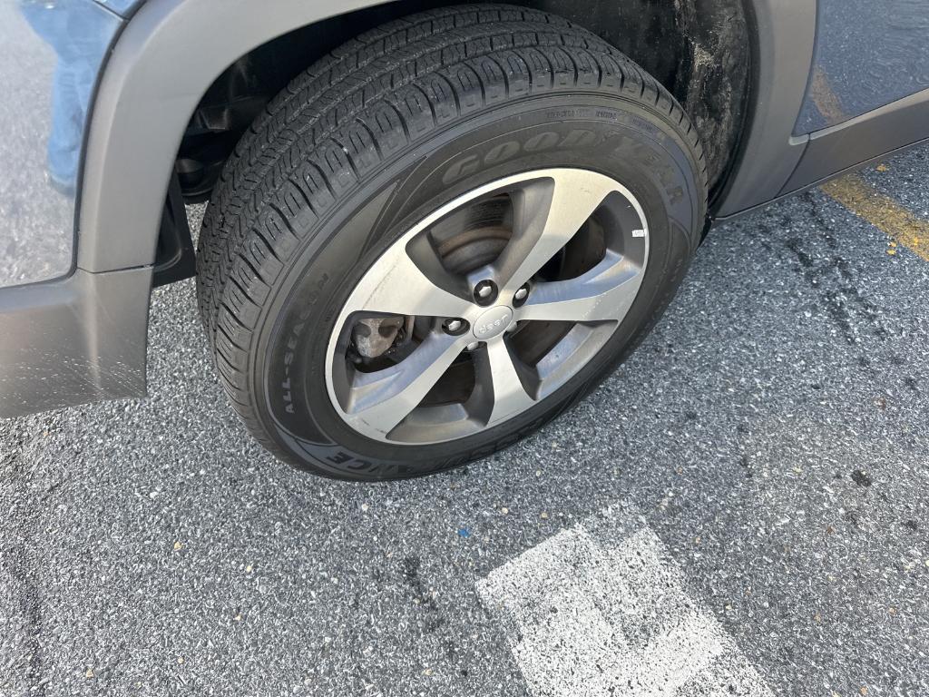 used 2020 Jeep Cherokee car, priced at $17,979