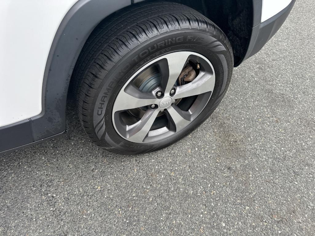 used 2019 Jeep Cherokee car, priced at $19,991