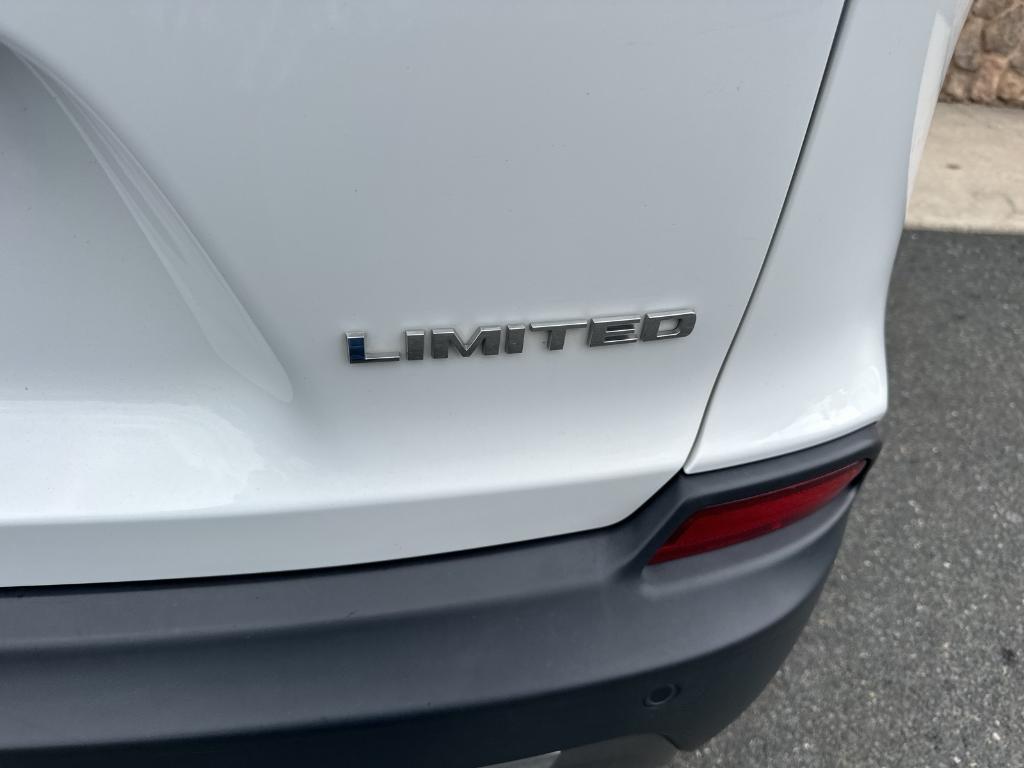 used 2019 Jeep Cherokee car, priced at $19,991