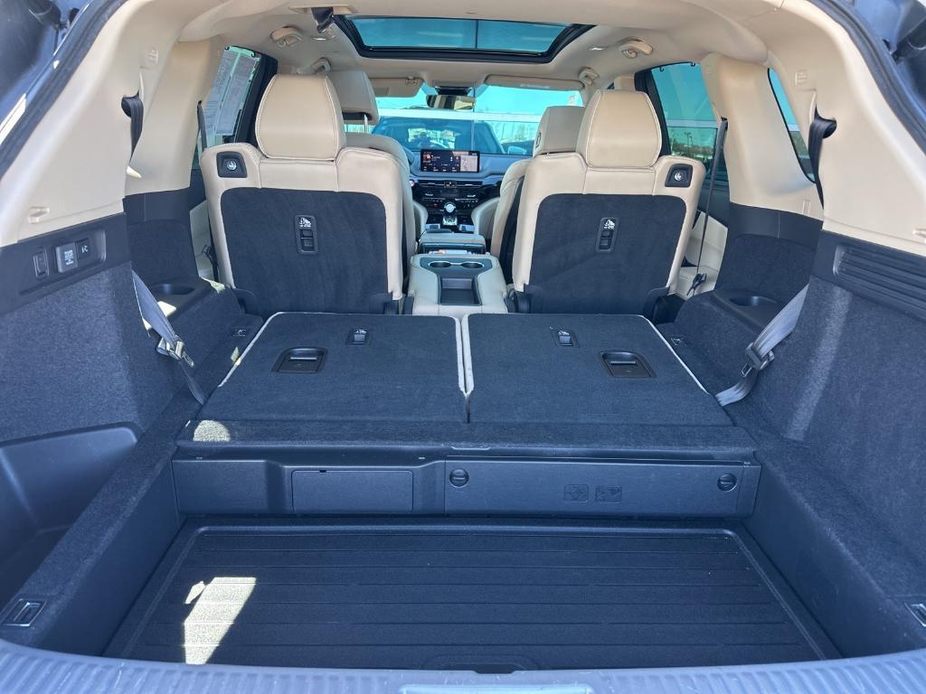 used 2022 Acura MDX car, priced at $41,979