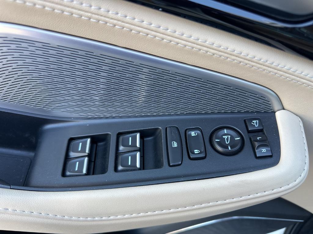 used 2022 Acura MDX car, priced at $41,979