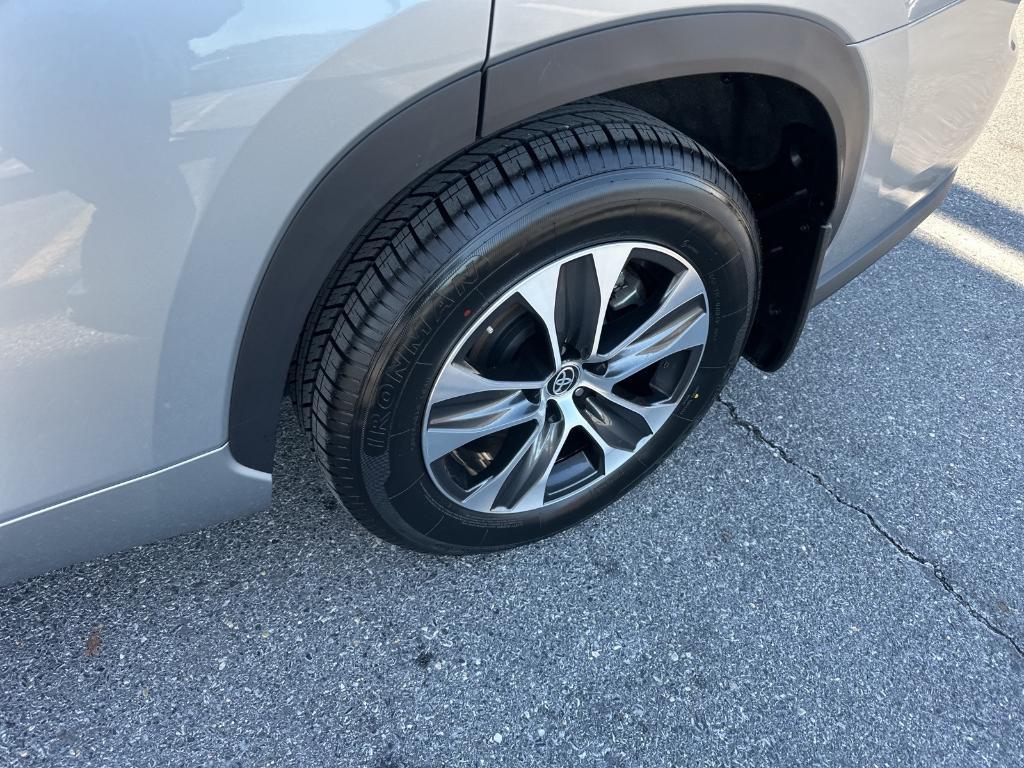 used 2023 Toyota Highlander car, priced at $38,379