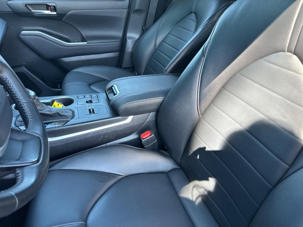 used 2023 Toyota Highlander car, priced at $38,379