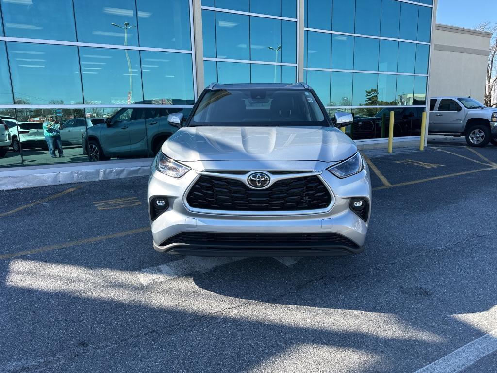 used 2023 Toyota Highlander car, priced at $38,379