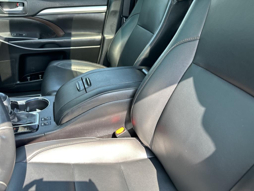 used 2019 Toyota Highlander car, priced at $26,979