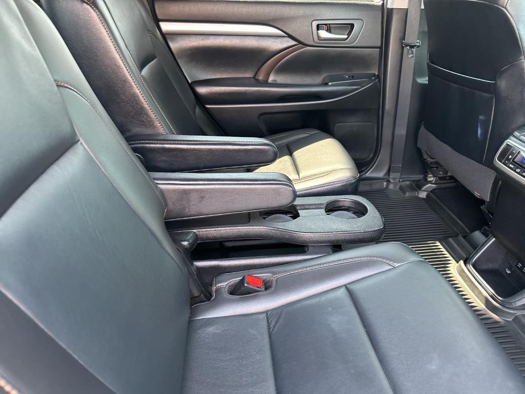 used 2019 Toyota Highlander car, priced at $26,979