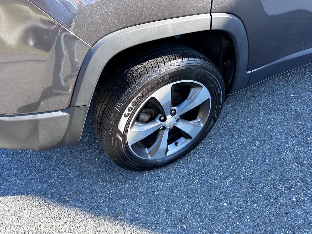 used 2019 Jeep Cherokee car, priced at $18,991