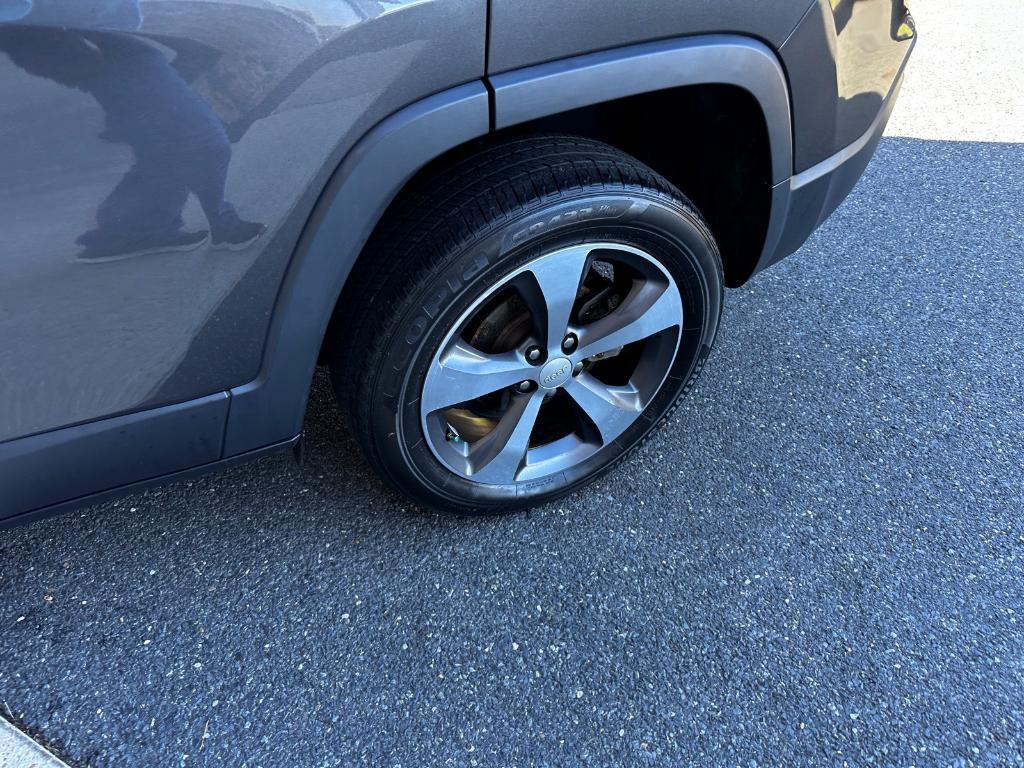 used 2019 Jeep Cherokee car, priced at $18,991