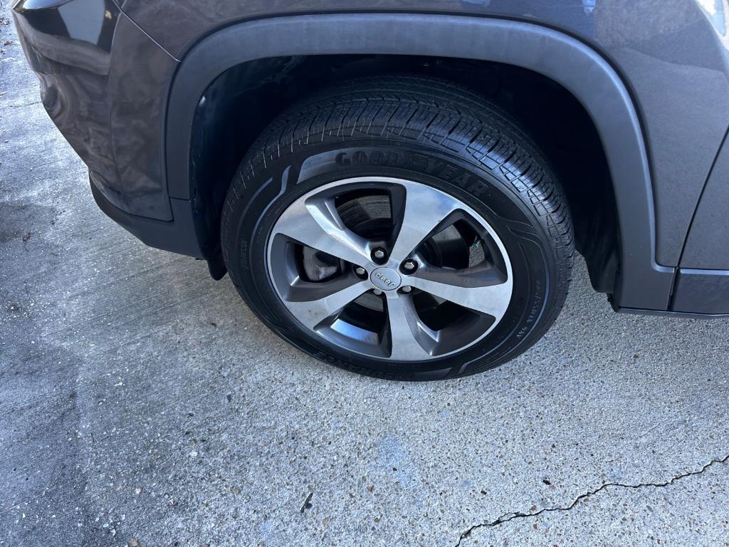 used 2019 Jeep Cherokee car, priced at $18,991