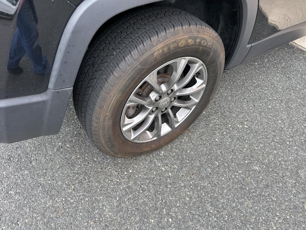 used 2019 Jeep Cherokee car, priced at $16,991
