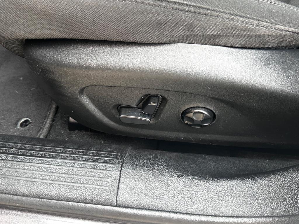 used 2015 Chrysler 200 car, priced at $12,892