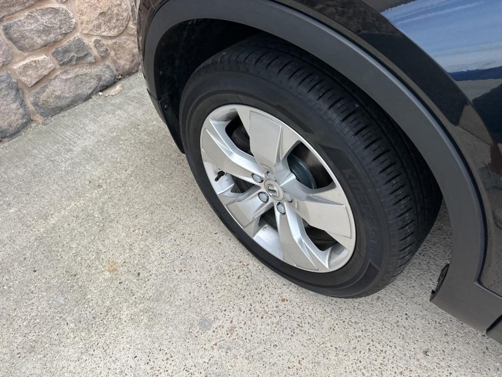 used 2021 Volvo XC40 car, priced at $19,879