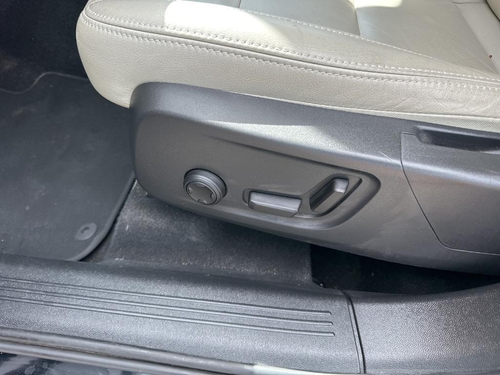 used 2021 Volvo XC40 car, priced at $19,879