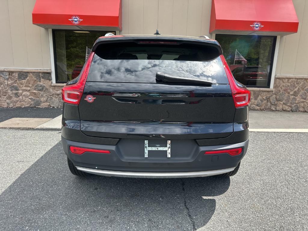 used 2021 Volvo XC40 car, priced at $19,879
