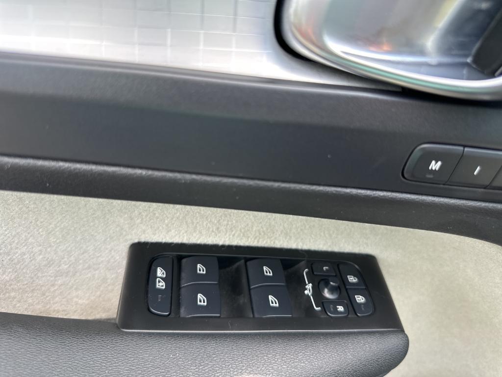 used 2021 Volvo XC40 car, priced at $19,879