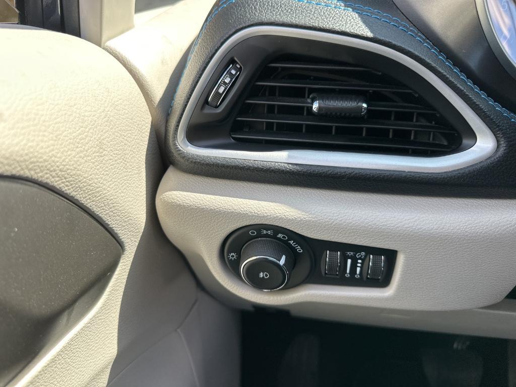 used 2021 Chrysler Pacifica car, priced at $21,991