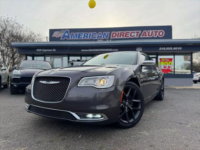 used 2019 Chrysler 300 car