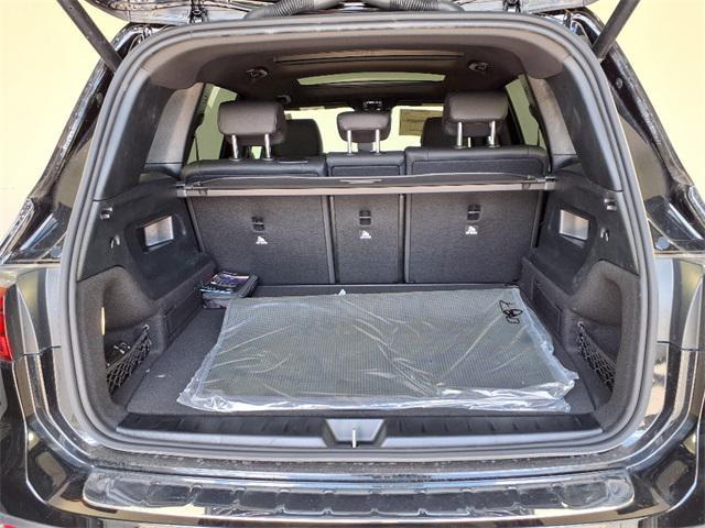 new 2025 Mercedes-Benz GLB 250 car, priced at $53,065