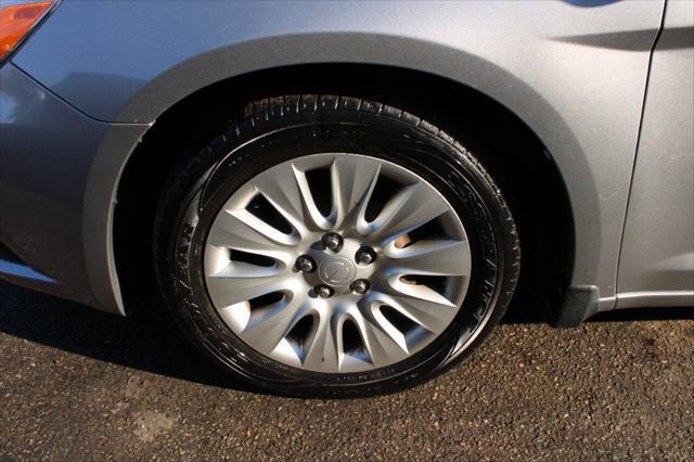 used 2013 Chrysler 200 car, priced at $9,999